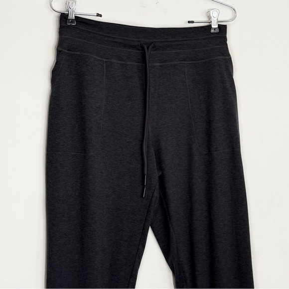 Lolë Women’s Classic Jogger Pant, Heathered Gray size Small - Picture 3 of 6